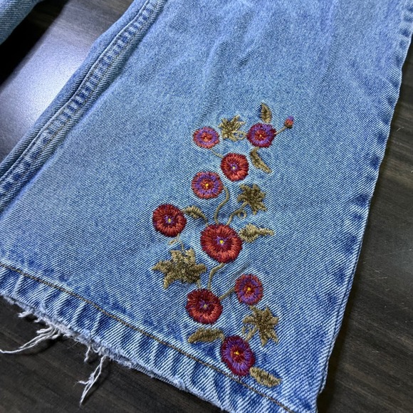 Y2K No Boundaries Embroidered Floral Jeans Juniors Size 13 Light Wash‎ Denim - Picture 2 of 5